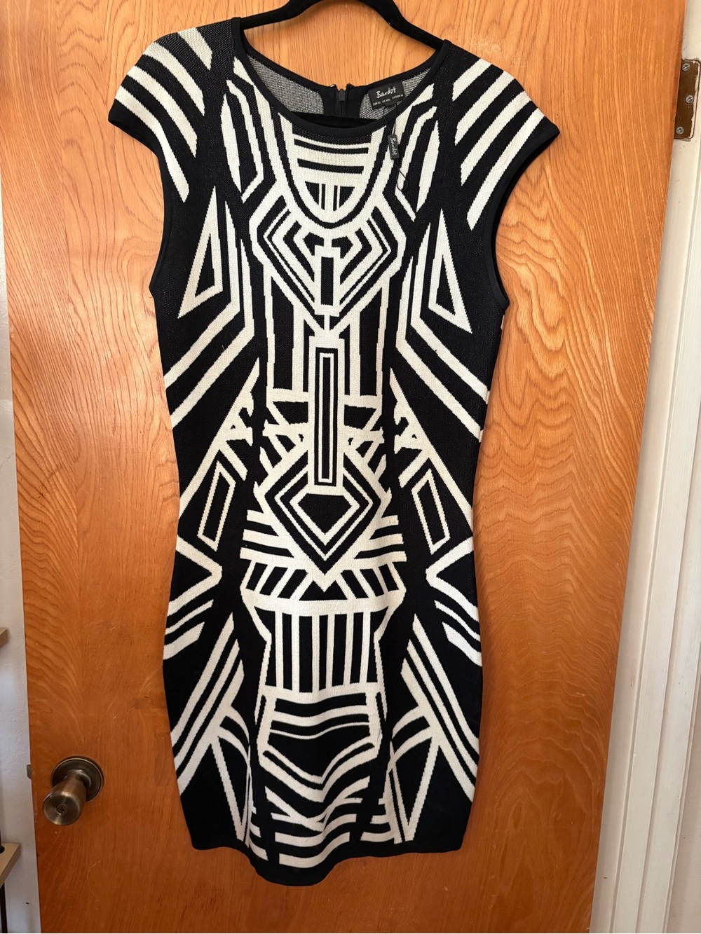 Bardot Black and White Geometric Knit bodycon Midi Dress L